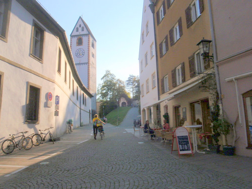 The uphill march to the Füssen Church and Castle (Kirche und Schloss).